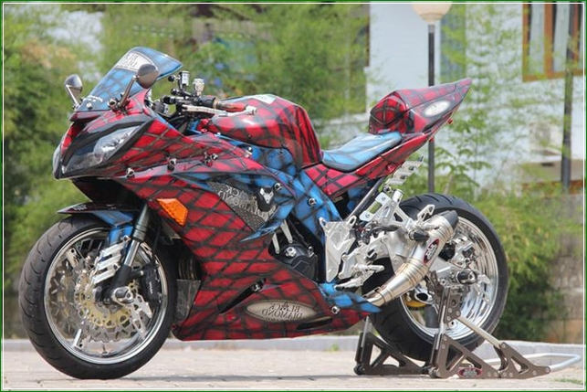 Dobel Cakram Dengan Airbrush merah Mirip Ular - Contoh Gambar Dan Foto Konsep Desain Modifikasi Kawasaki Ninja 4 Tak 250cc Sporti Ala Moge Keren Banget Dobel Cakram Dengan Airbrush merah Mirip Ular - Contoh Gambar Dan Foto Konsep Desain Modifikasi Kawasaki Ninja 4 Tak 250cc Sporti Ala Moge Keren Banget