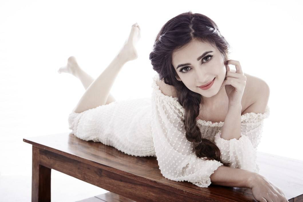 Actress Kriti Kharbanda Looks Irresistibly Sexy In Her Latest Photoshoot Stills Indian Girls