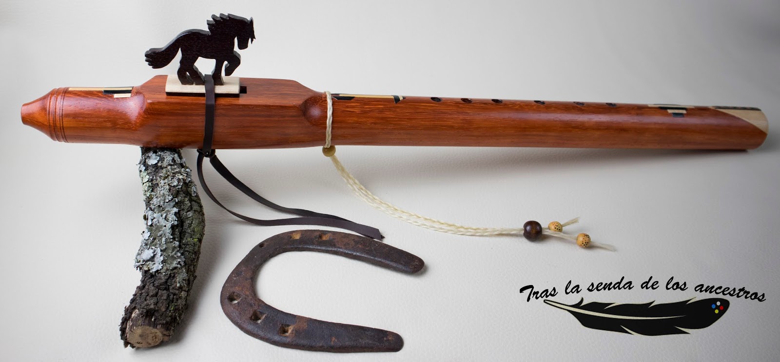 Tras la senda de los ancestros Flauta Nativa Americana, tótem Caballo