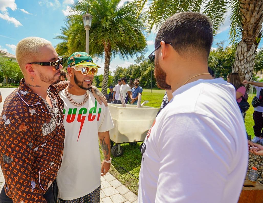 En modo de broma, J Balvin le deja un comentario a Anuel Aa ...