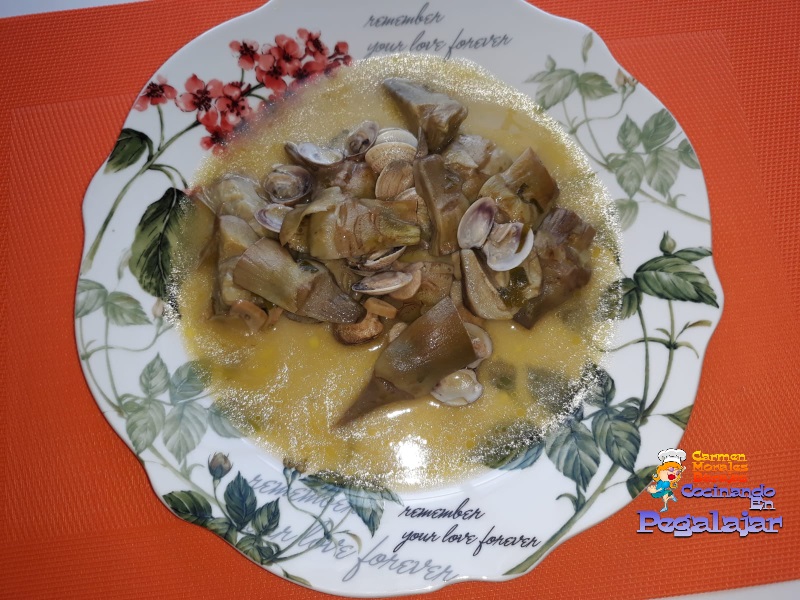 Alcachofas con Almejas al Ajillo