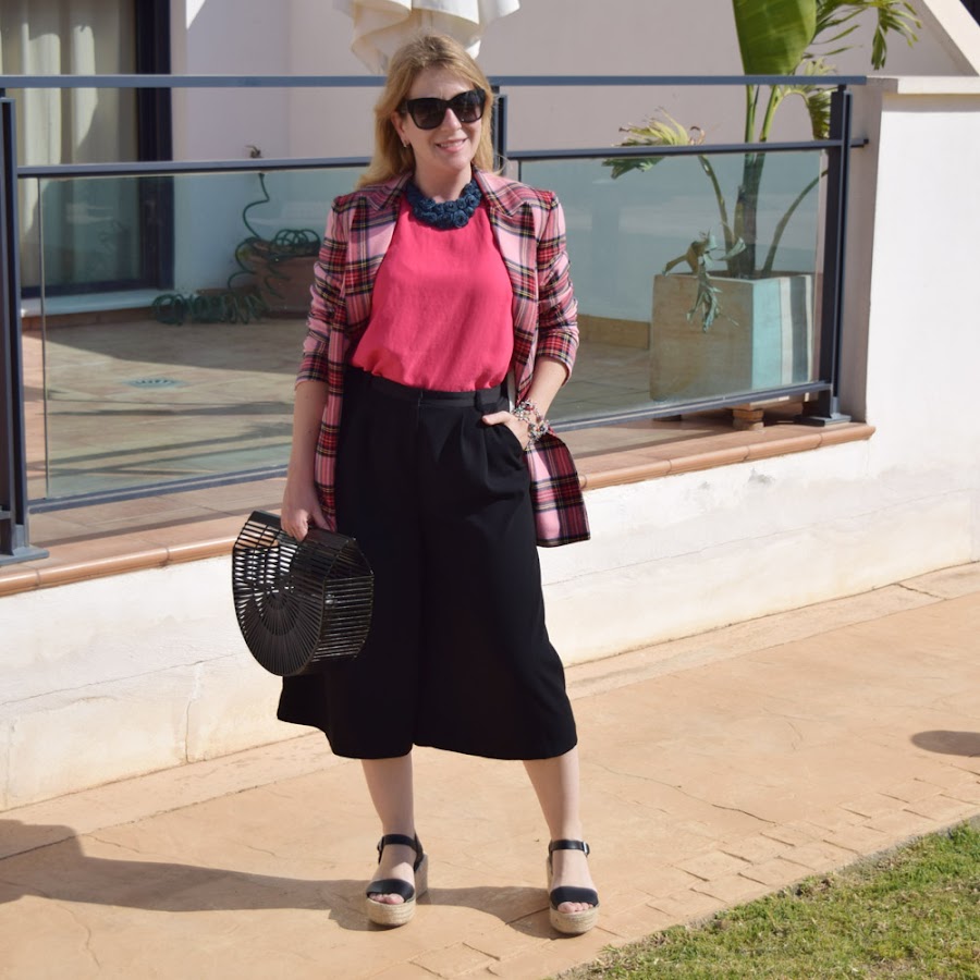 Como llevar crop pant con blazer