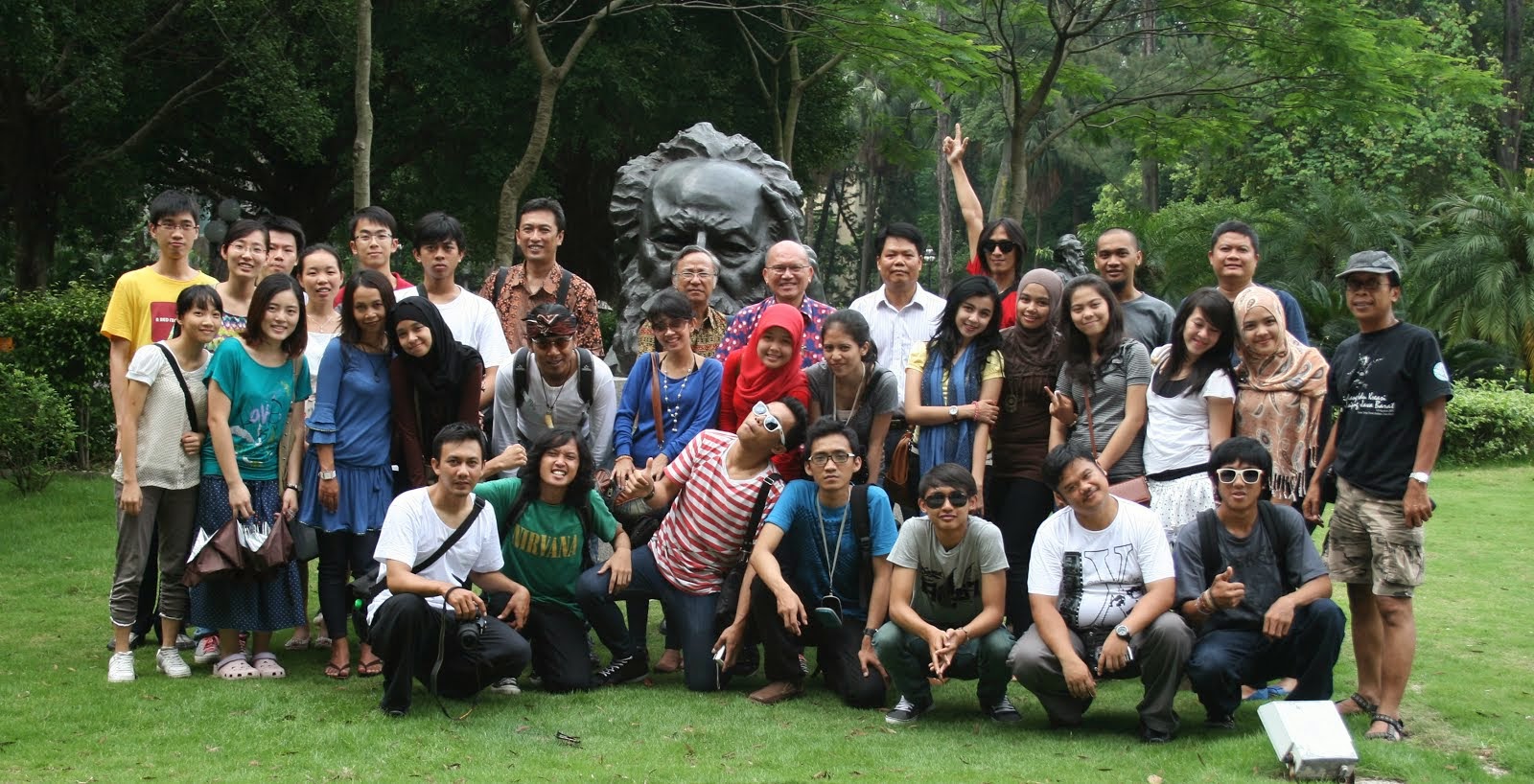 Foto Bersama di Guangdong University, China. 2011