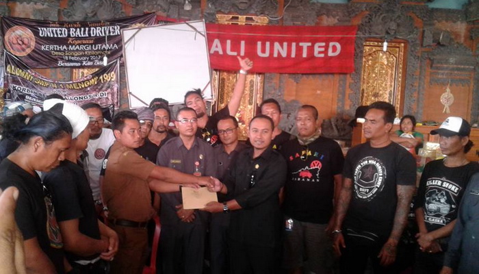 DPRD Tabanan Bantu Korban Tanah Longsor Kintamani
