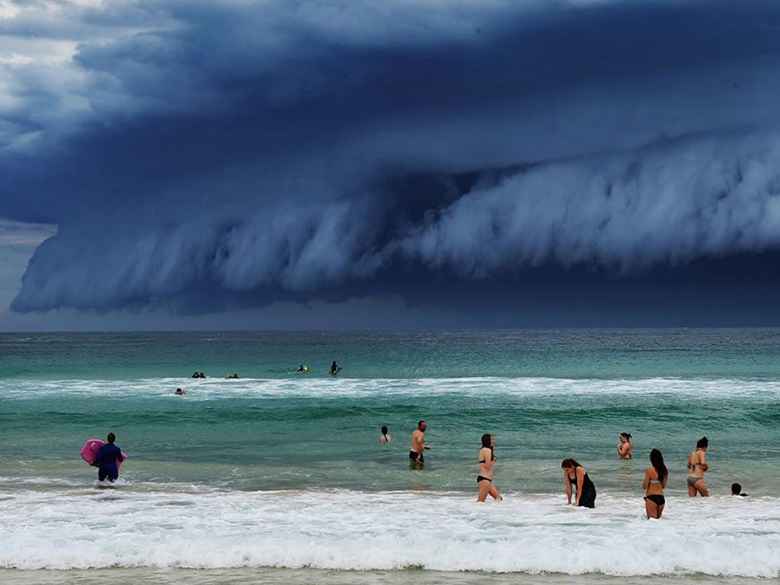 Awan Tsunami Muncul Dan Menghebohkan Warga Kota Sydney Awan Tsunami Muncul Dan Menghebohkan Warga Kota Sydney