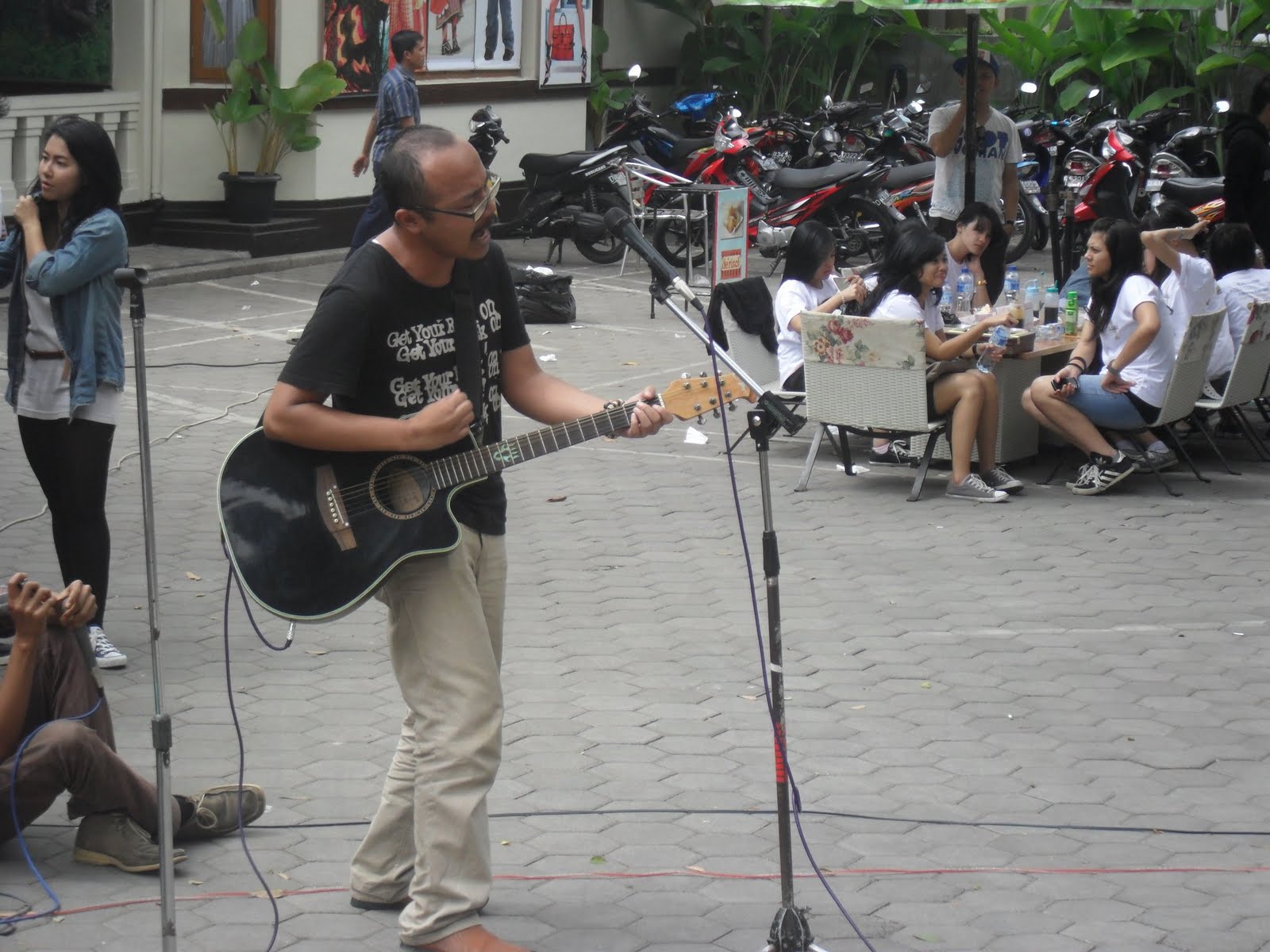 Coretan Dinding: Bandung dan Pemusik Balada