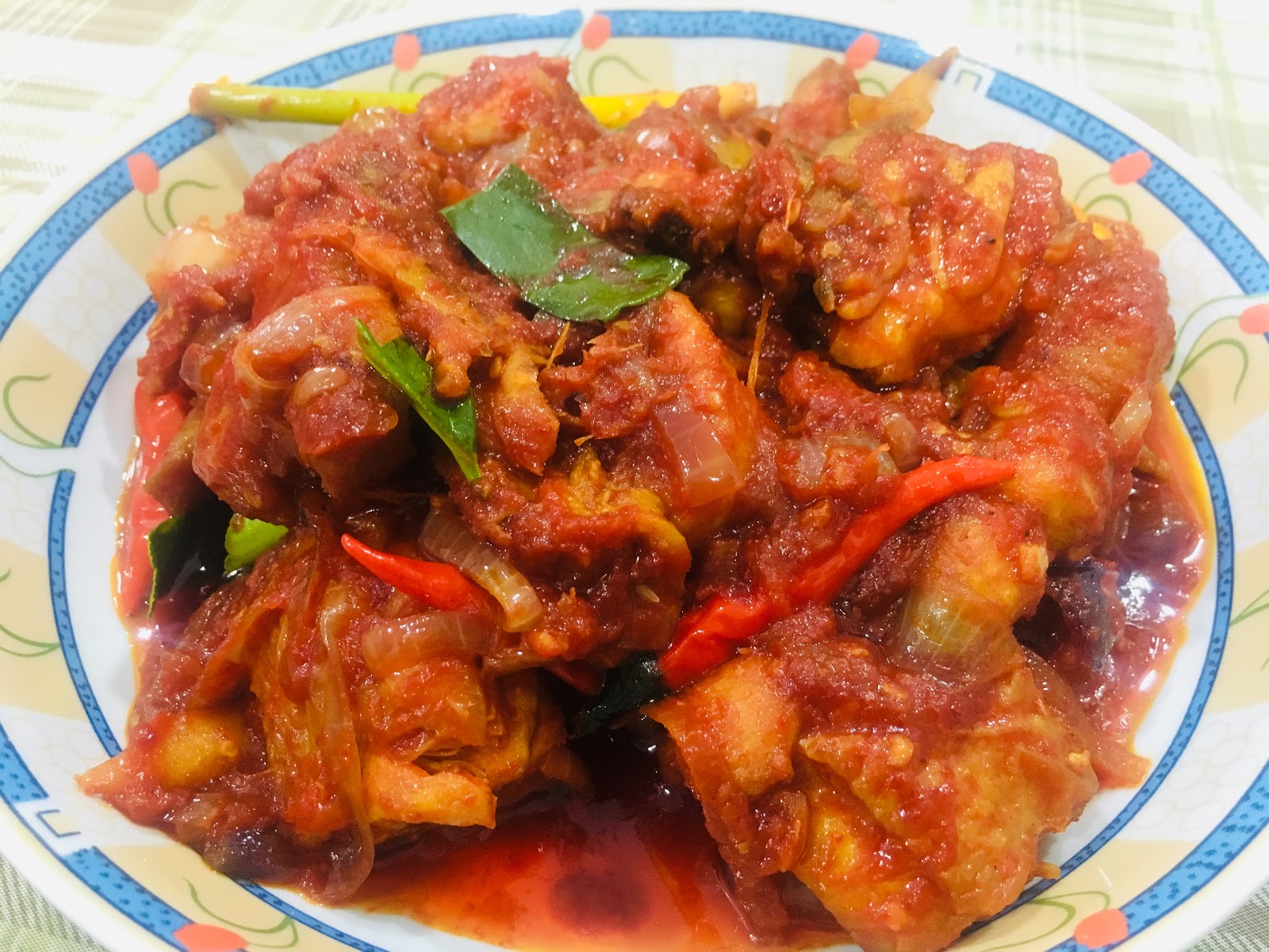 Menu Iftar Homemade Ramadhan Day 5 : Ayam Masak Merah Resepi Istimewa