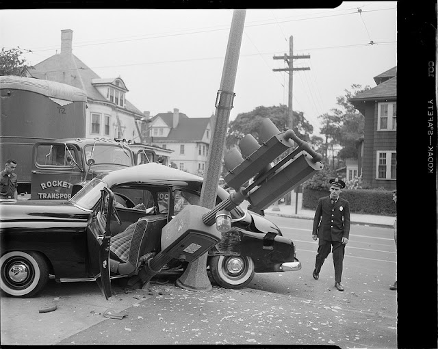 50 Impressive Vintage Photos of Car Accidents From Between the 1930s