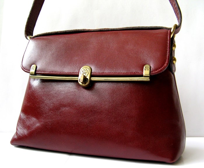 AIGNER HANDBAG VINTAGE AIGNER ITALIAN LEATHER SHOULDER BAG