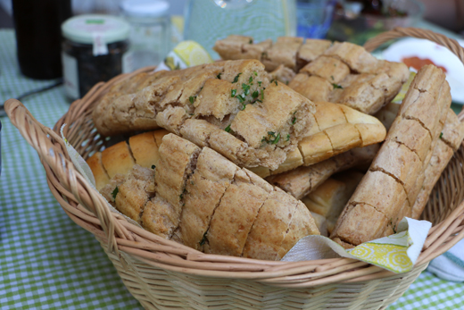 Dinkelbaguette mit Rucolabutter