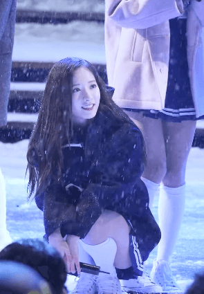 우주소녀 보나 1년전 눈내리던 밤.jpgif | 인스티즈