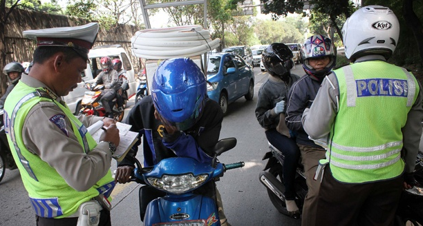 7 Kalimat Ini Menjadi Senjata Andalan Pengemudi Saat Kena Tilang, Kamu Pernah Pakai Yang Mana?