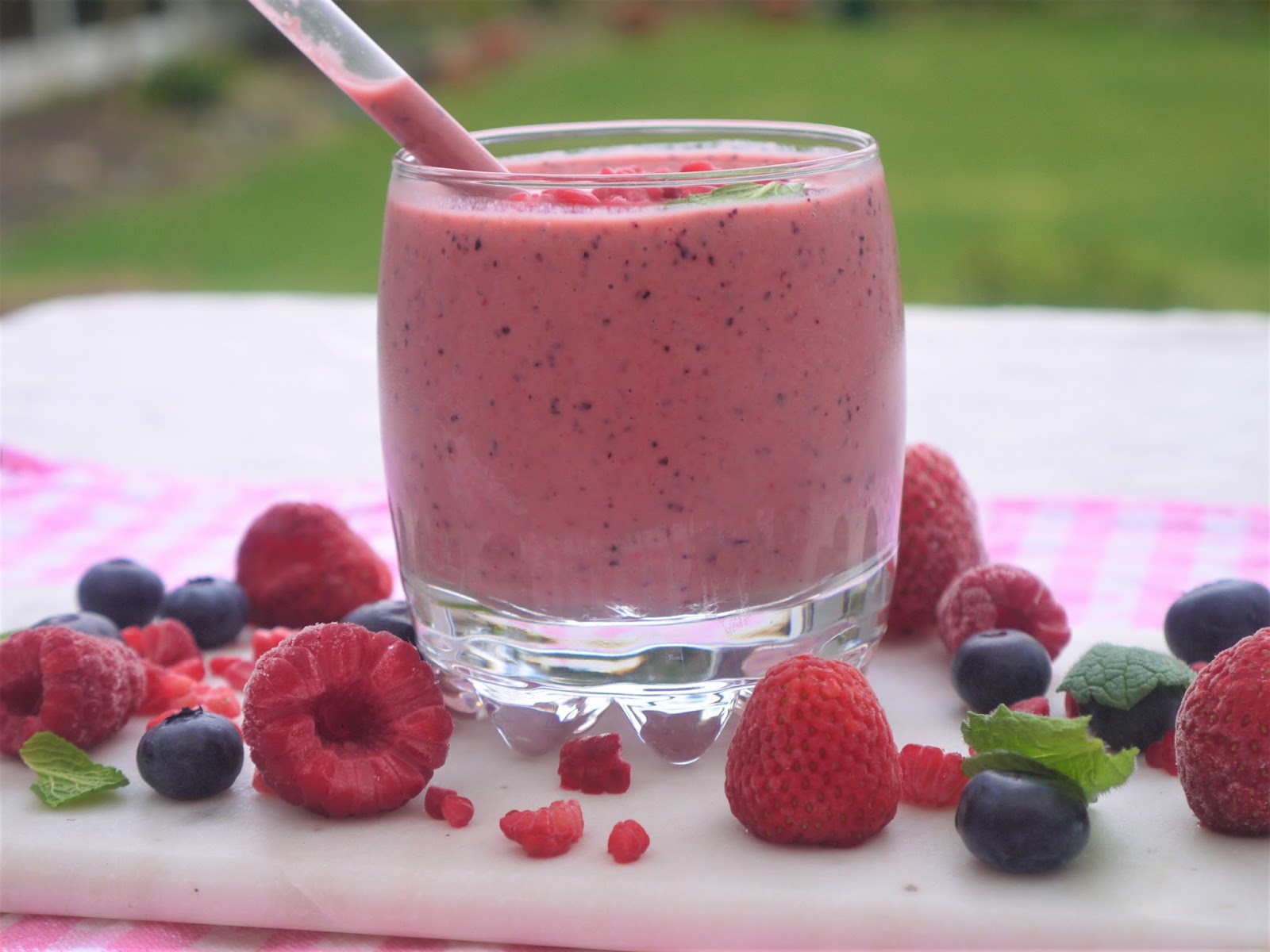 This Muslim Girl Bakes Frozen Berry Avocado Smoothie.