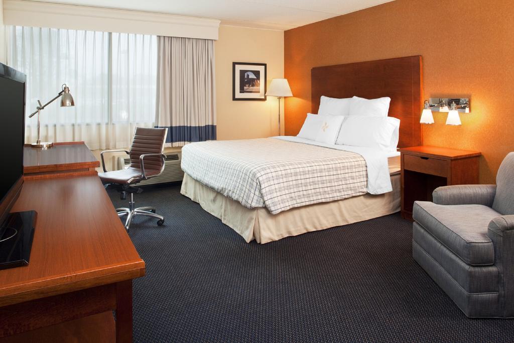 Four Points by Sheraton Chicago O'Hare Airport |Travel Deals 2020