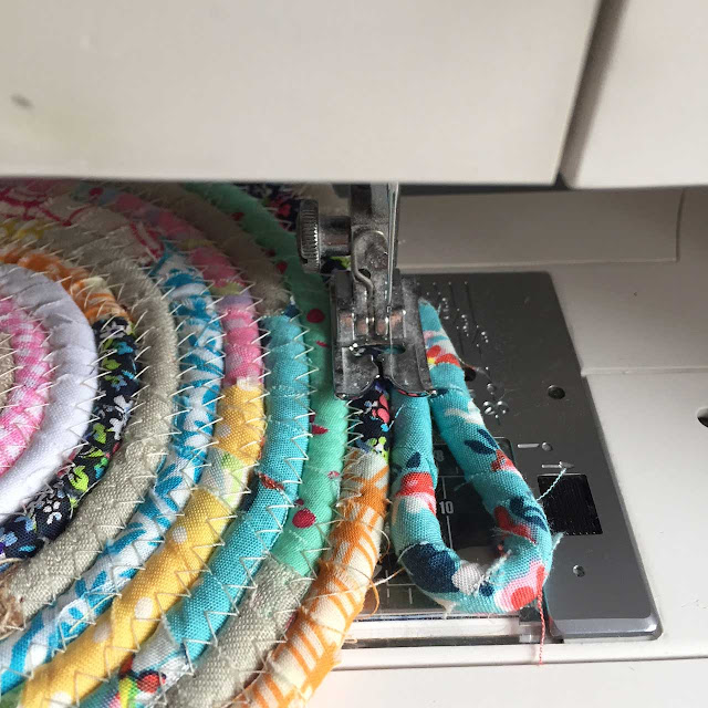 Roxy Creations: Easy rope basket tutorial