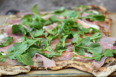 grilled mozzarella, prosciutto, arugula pizza