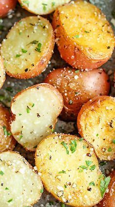 GARLIC PARMESAN ROASTED POTATOES #garlic #parmesan #potato #roastedpotato #healthyrecipes #healthyfood GARLIC PARMESAN ROASTED POTATOES #garlic #parmesan #potato #roastedpotato #healthyrecipes #healthyfood