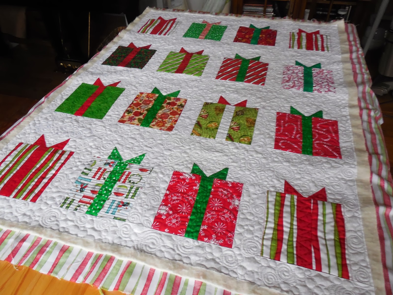 Tanderwen Quilts: Tamoe's Christmas quilt and Myrtle's ...