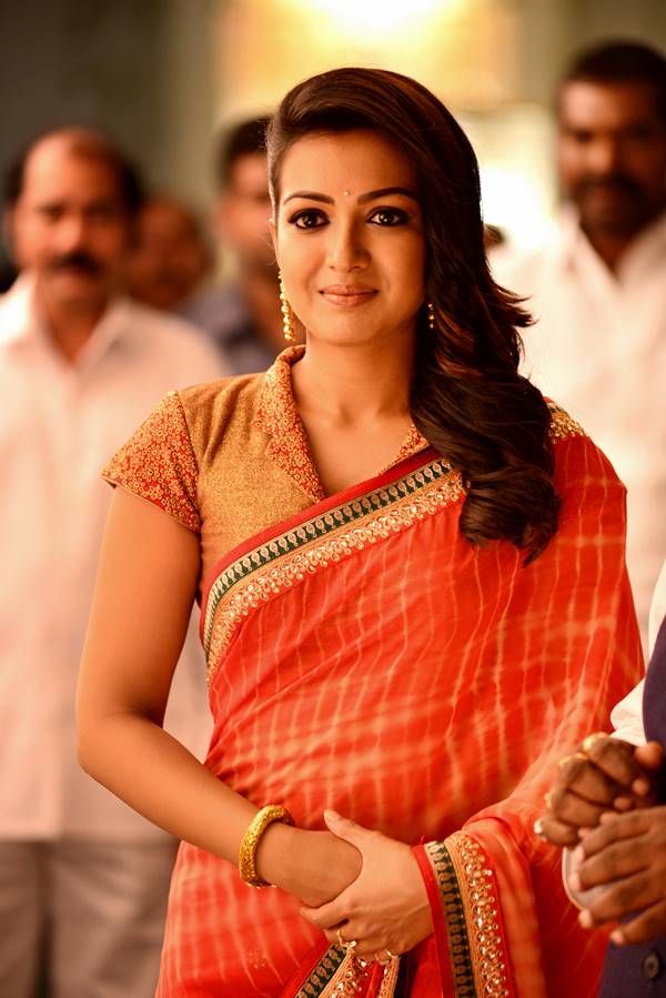 Sarrainodu Telugu Movie Heroines Gallery ~ Thiruttu Corner