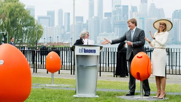 Dutch royals gift seven 'Tulpi-chairs' to Toronto