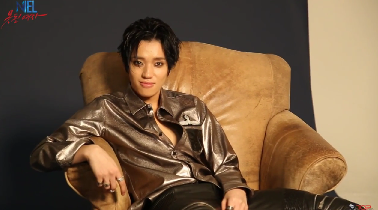 Niel lleva a los fans al detrás de escena de la sesión de fotos de