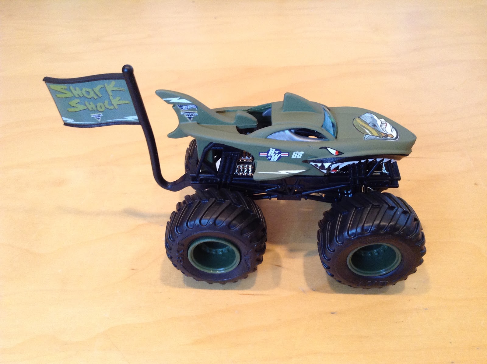 Julian's Hot Wheels Blog: Shark Shock Monster Jam Truck (2017 Creatures)