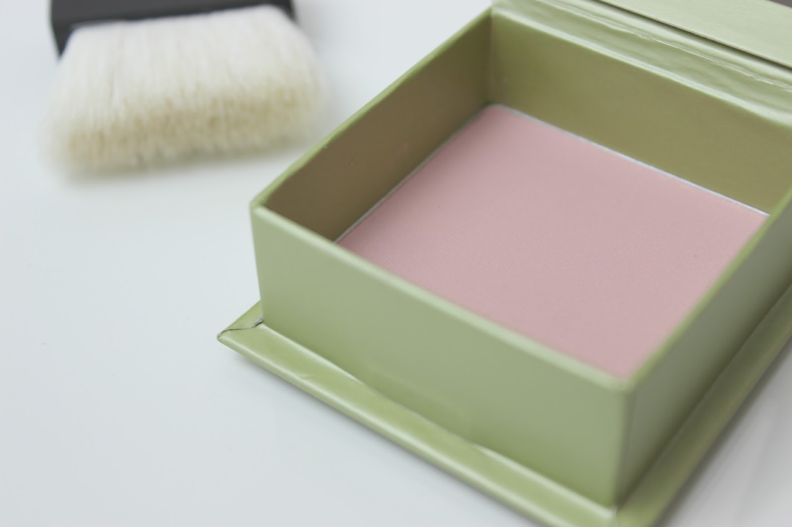 A picture of Benefit Dandelion Box Powder Brightening Face Powder