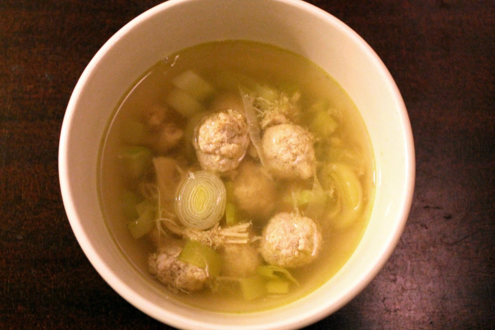 Frikkes LCHFKøkken Klar suppe med kødboller og kylling