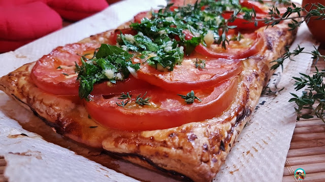 Tarta de tomate y hojaldre