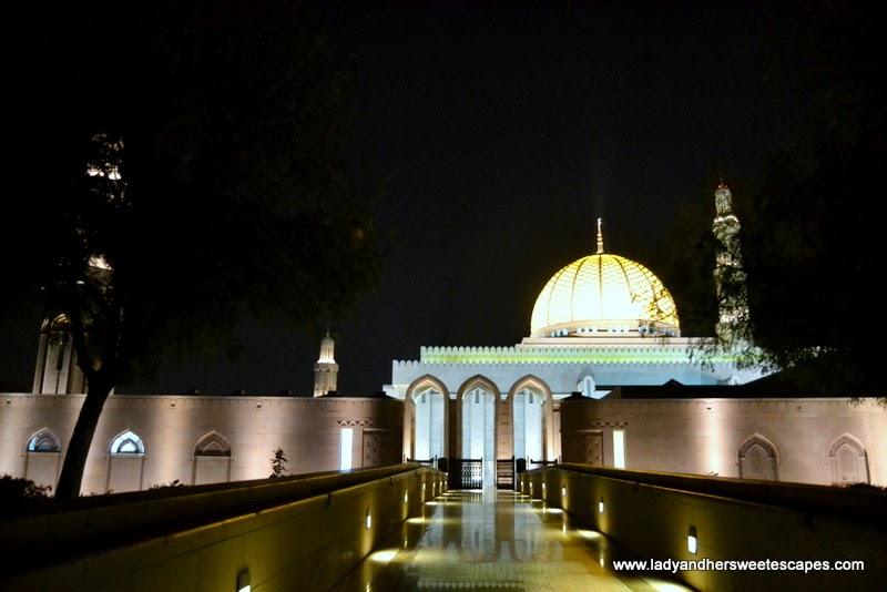 Sultan Qaboos Grand Mosque at night