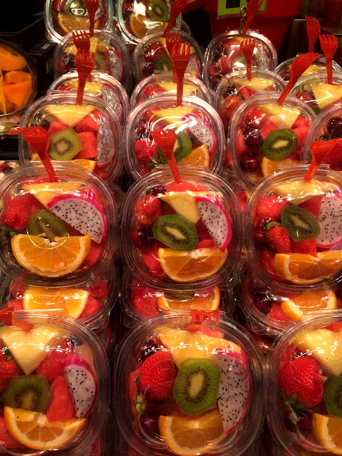Targ Mercat de la Boqueria w Barcelonie - jak dojechać, dlaczego warto zwiedzić Targ Mercat de la Boqueria w Barcelonie - jak dojechać, dlaczego warto zwiedzić