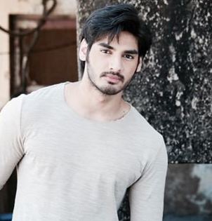 Ahan Shetty Family Wife Son Daughter Father Mother Marriage Photos Biography Profile.
