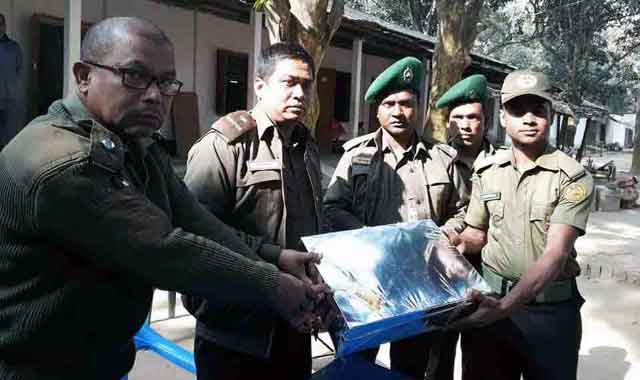 Ansar member gets rewarded for arresting miscreants দুষ্কৃতিকারী আটক করায় আনসার সদস্যকে পুরস্কৃত