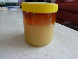 Pot de miel avec deux phases