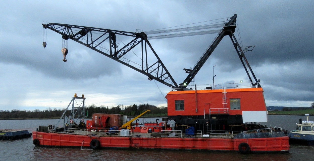 River Clyde Photography KML’s heavy lift crane barge BD6072