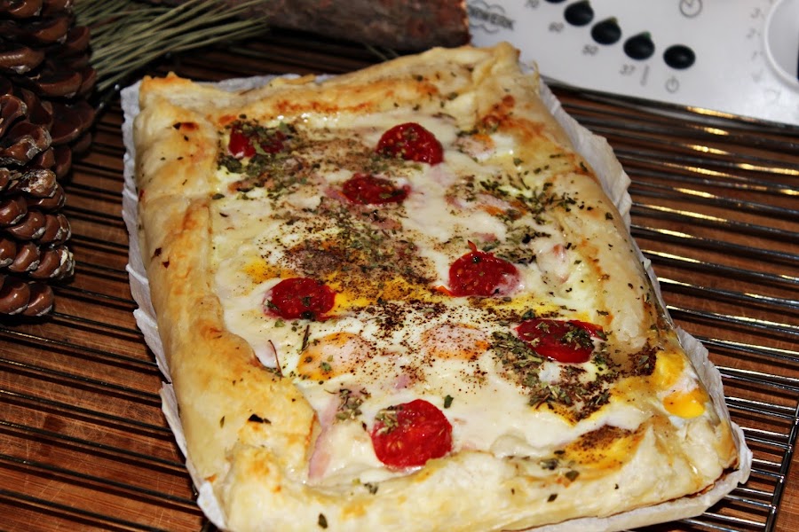 QUICHE DE BECHAMEL, BACON Y HUEVOS DE CODORNIZ {THERMOMIX}