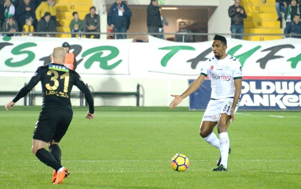 Turquie: Konaspor et Samuel Eto'o se font laminer lors de la 23e journée (Vidéos) Turquie: Konaspor et Samuel Eto'o se font laminer lors de la 23e journée (Vidéos)