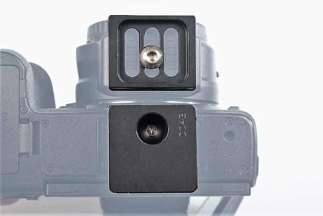 Hejnar D043 and D020 QR plates on Nikon Z mirrorless camera bottom view