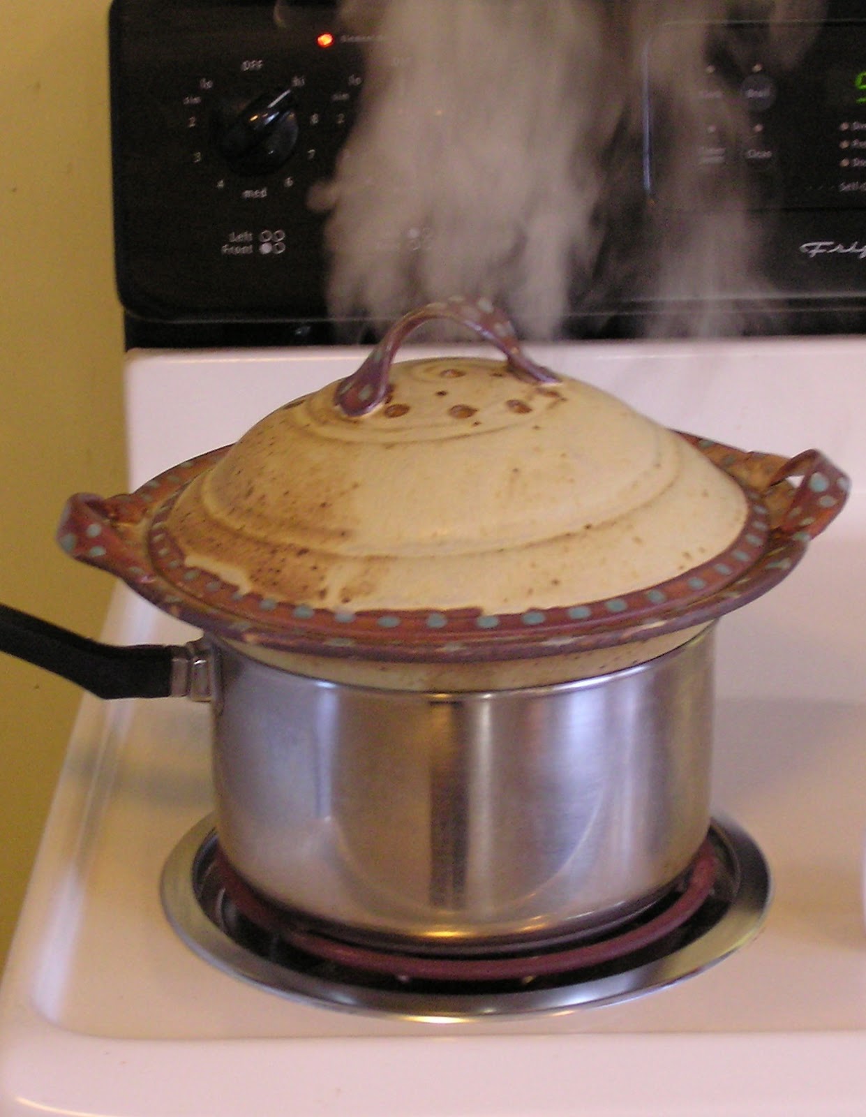 Fine Mess Pottery Stoneware Vegetable Steamer!