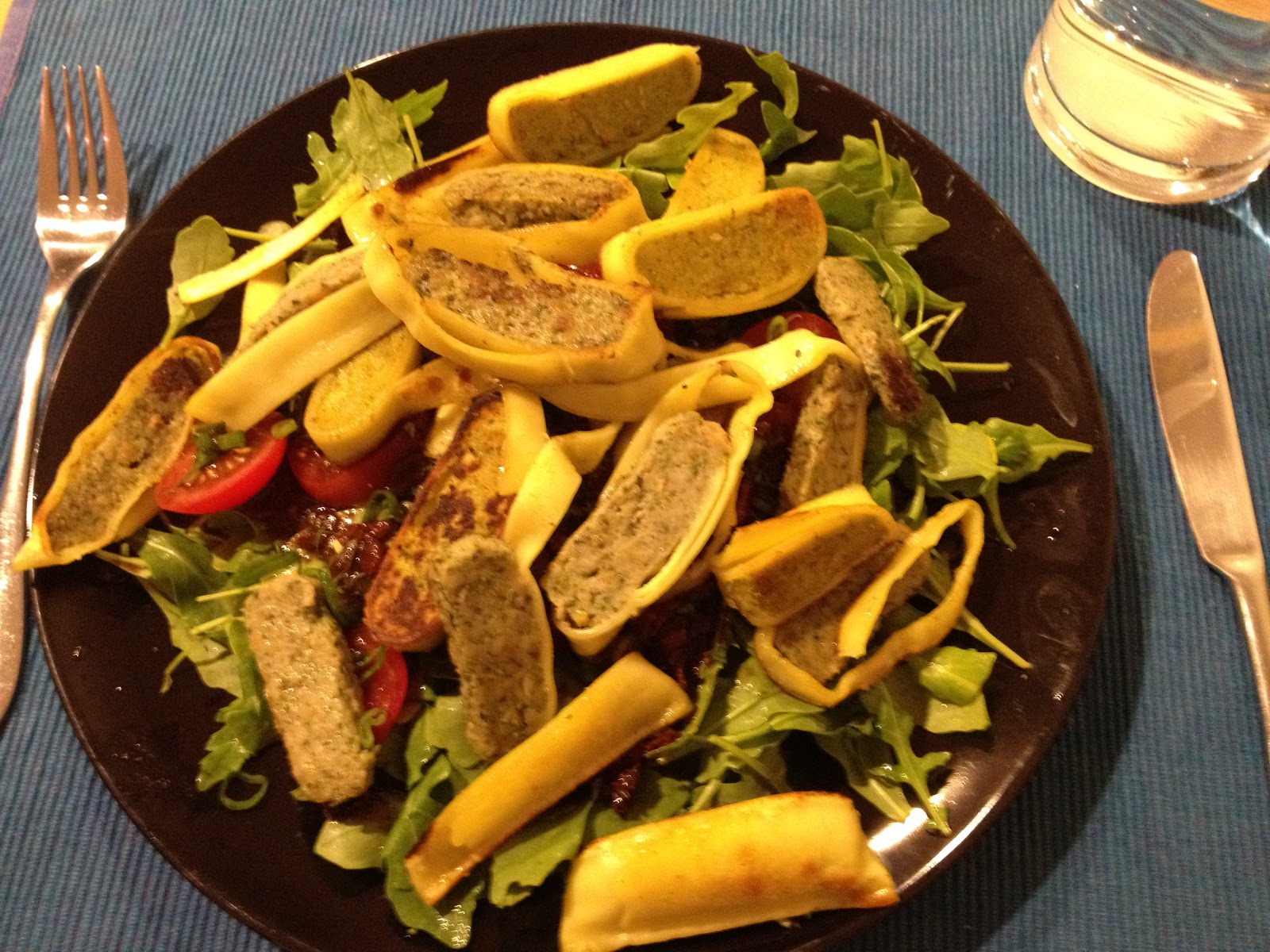 365 Rezepte - every day a new meal: Tomaten-Rucola-Salat mit Maultaschen