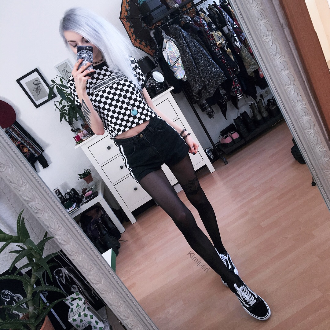 checkered platforms
