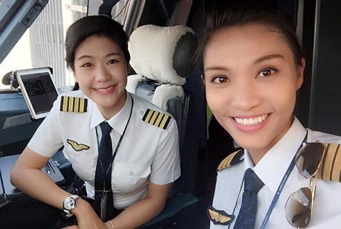 Lima Penerbangan Ini Semua Krunya adalah Wanita Lima Penerbangan Ini Semua Krunya adalah Wanita