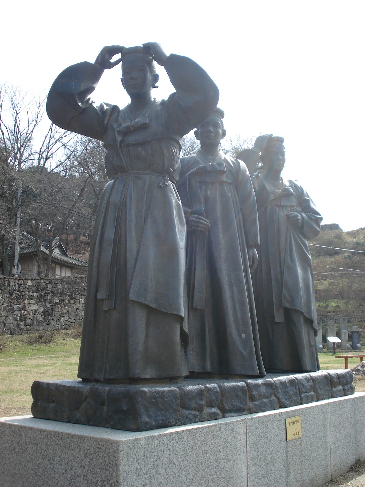 Ally, Around the World: Gochang - Temples, Dolmen & a Fortress