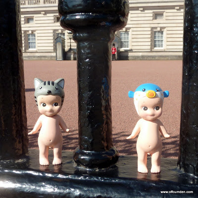 Sonny angel cat and blowfish see the Queen's Guards in London