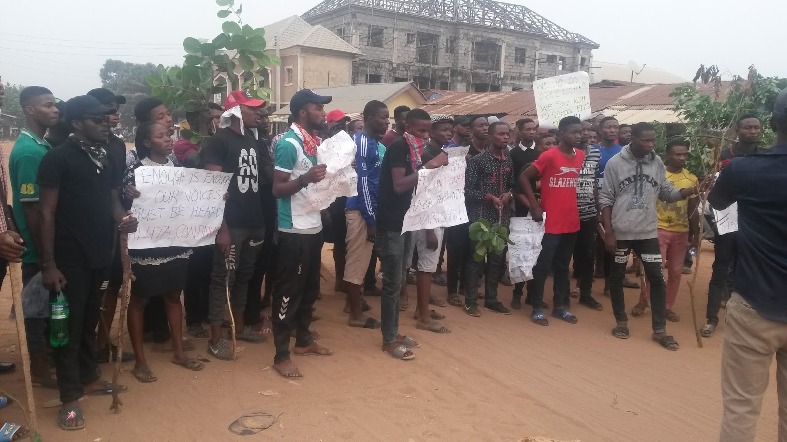 futo students protesting against increasement of school fees