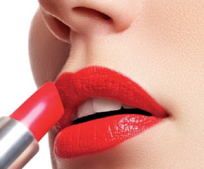 Red lipstick Best Makeup Trends in History