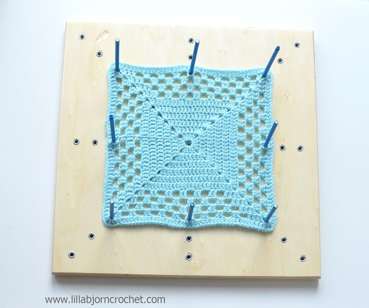 Why and how to block crochet and knitted projects? LillaBjörn's