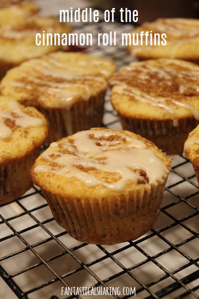 Middle of the Cinnamon Roll Muffins #recipe #breakfast #muffins #cinnamon
