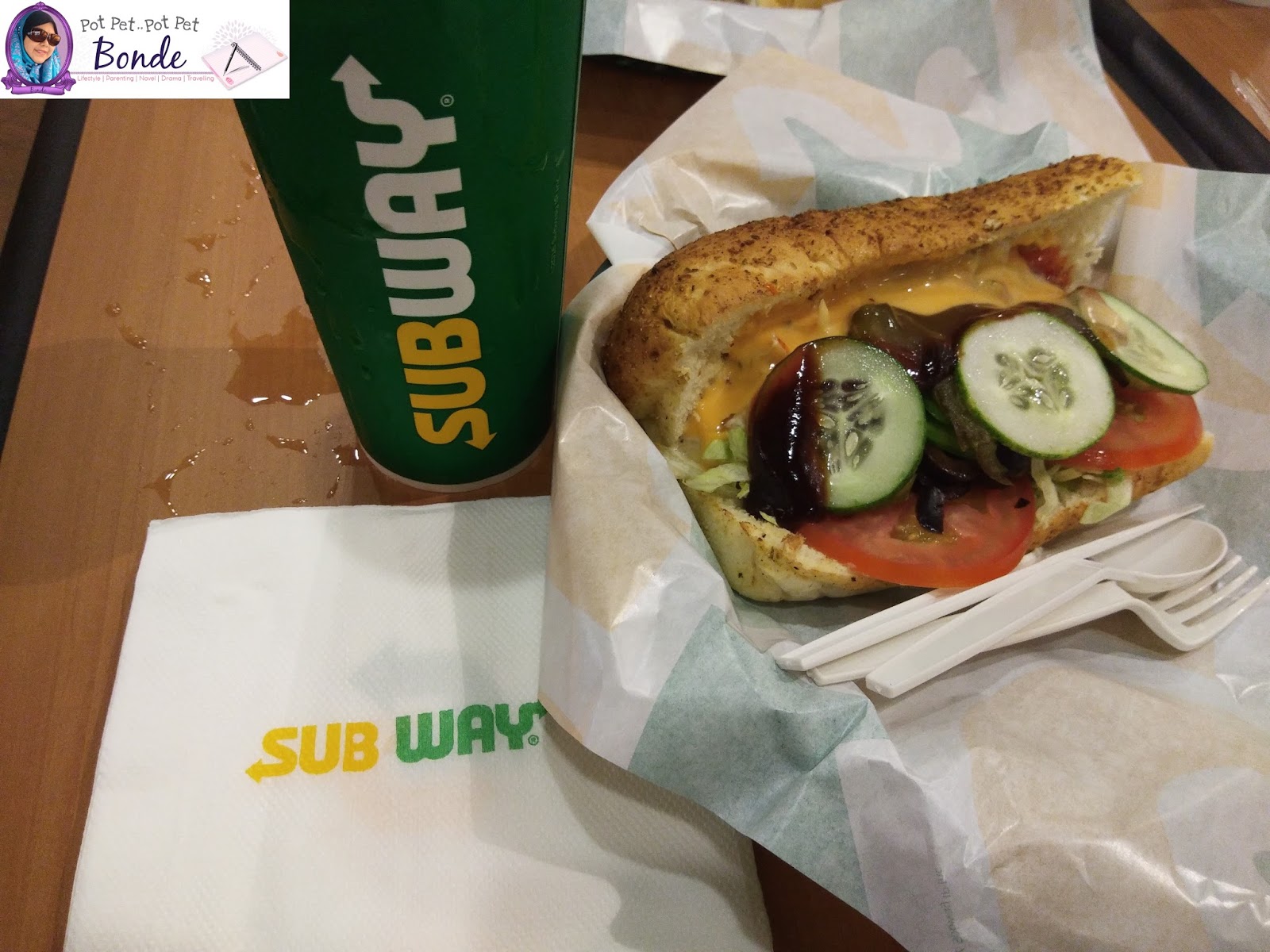 MENIKMATI BURGER SUBWAY DENGAN CITARASA SENDIRI! PLZ JANGAN MEMBAZIR.