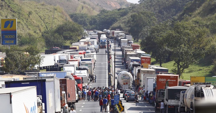 Protestos de caminhoneiros tem apoio da população no Paraná e no Brasil ~  Blog Chik Jeitoso